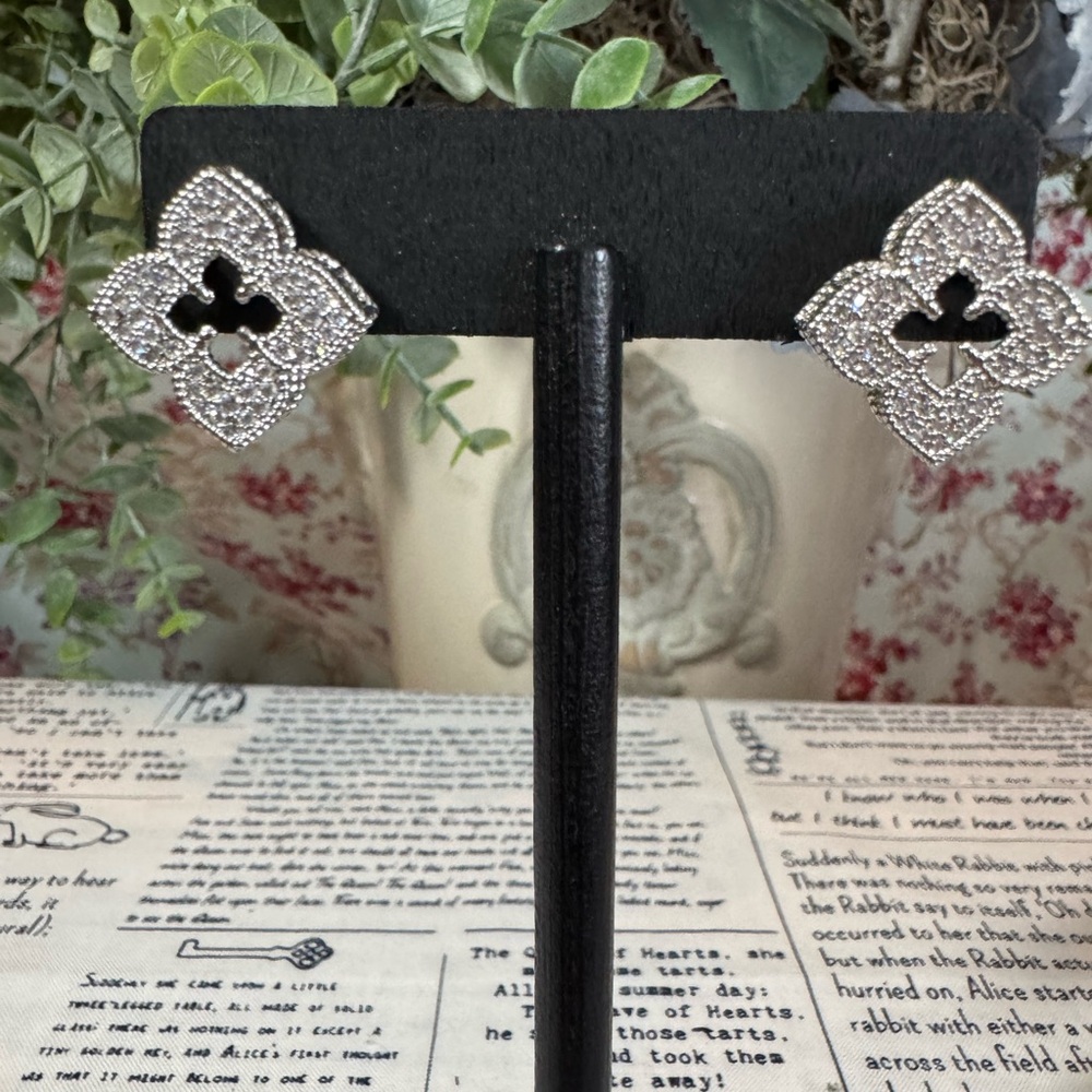 Stainless Steel Silver Floral Quatrefoil Stud Earrings - Unbranded